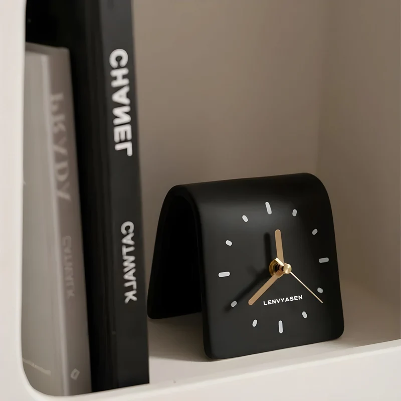 TimeMuse - Kunstnerisk moderne bordur med minimalistisk rundt design
