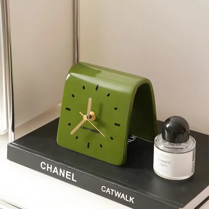 TimeMuse - Kunstnerisk moderne bordur med minimalistisk rundt design