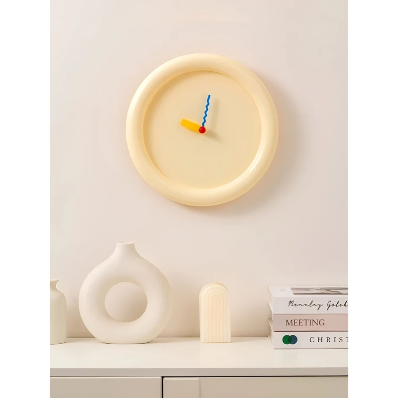 ArtisClock - Farverigt geometrisk vægur i Memphis-stil med dristigt kunstnerisk design