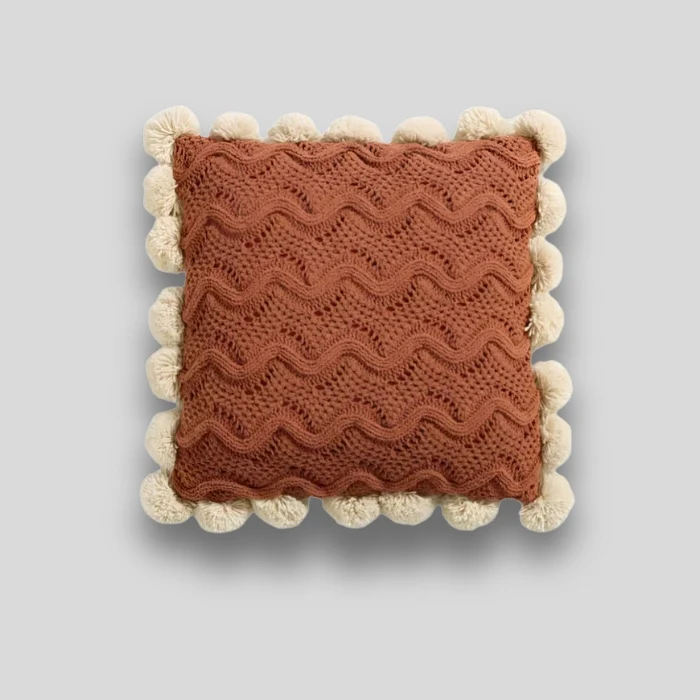 CozyTassel – Stilfuldt pudebetræk med pompon detaljer for et dekorativt touch