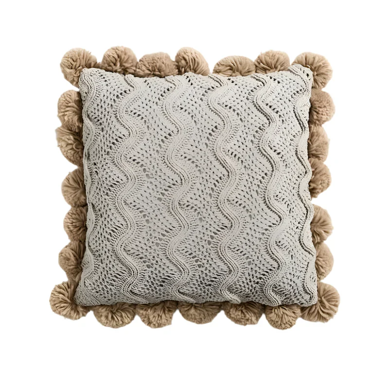 CozyTassel – Stilfuldt pudebetræk med pompon detaljer for et dekorativt touch