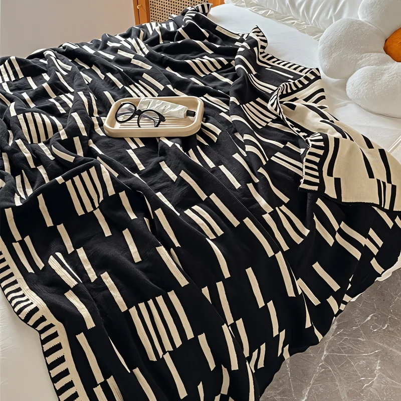 ComfyNest – Blødt tæppe med elegant stribet design for hyggelig komfort