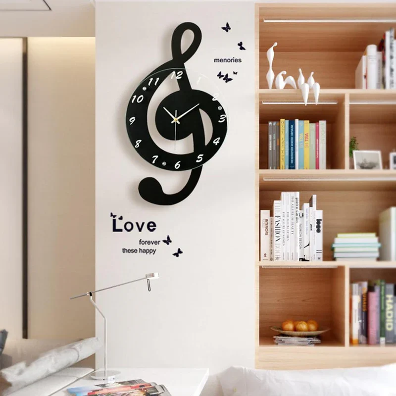 NoteForma – Moderne vægur med G nøgle kunstnerisk design