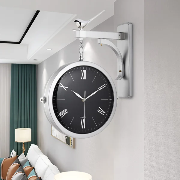 RomanTime – Dobbeltsidet vægur med romertal for klassisk elegance