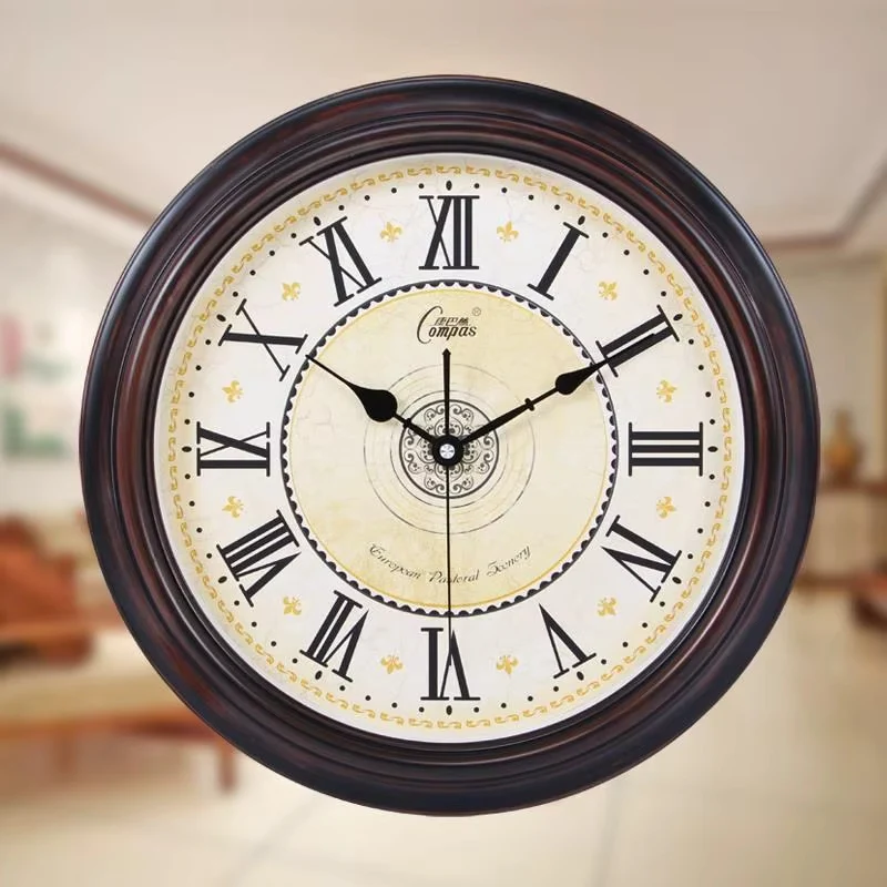 RetroTime – Vintage vægur med holdbar ramme til klassisk indretning og lydløst kvartsurværk