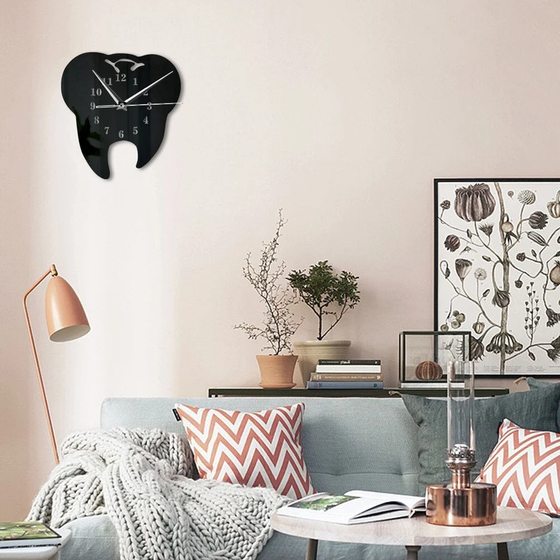 ToothTick - Moderne vægur med tænder og spejloverflade til elegante interiører