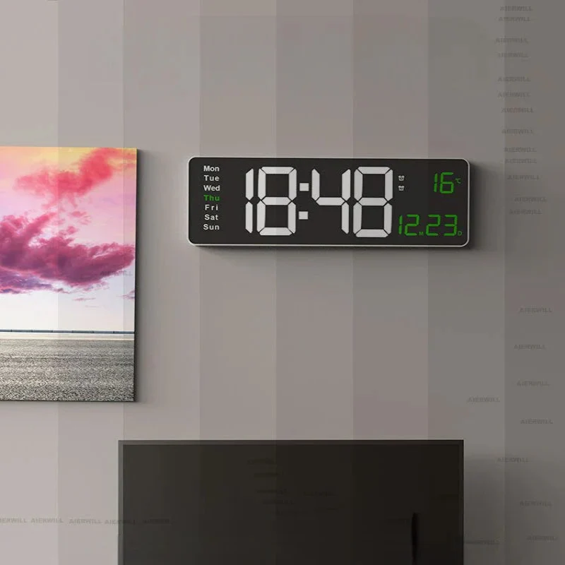ColorPulse – Farverigt digitalt LED ur med fjernbetjening og tydeligt LED display