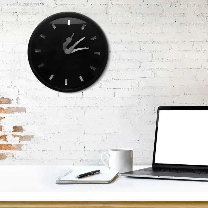 TikTime – Elegant ballerina-inspireret rundt vægur med delikat design og stille bevægelser