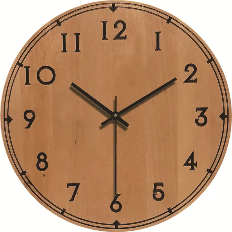 TimeCraft – Rundt vægur med store tal og rustikt design i naturligt træ