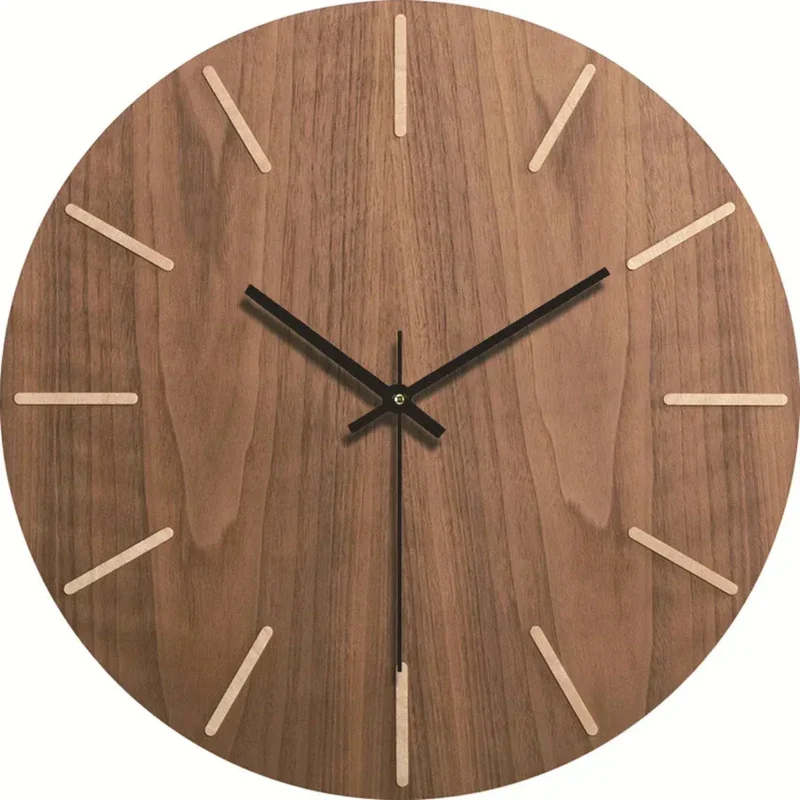 TimeCraft – Rundt vægur med store tal og rustikt design i naturligt træ