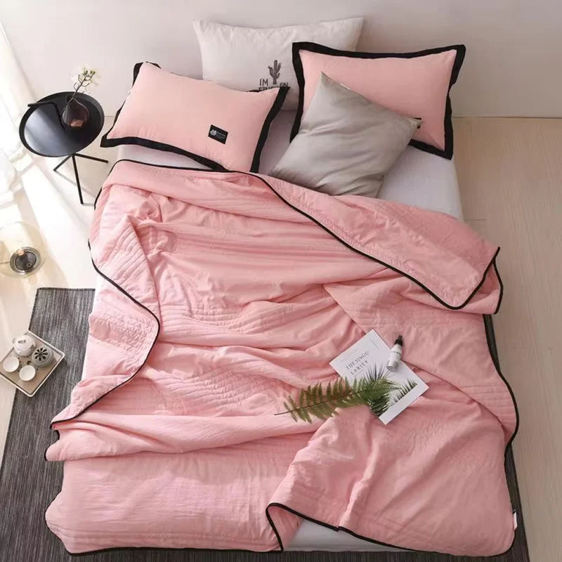 CozyWrap – Blødt tekstureret tæppe med kontraststrimler for komfort og stil