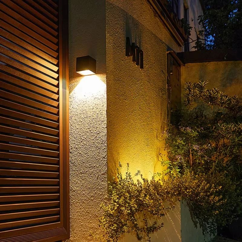 SolarGlow – Udendørs Solcellelampe med Høj-Effektivitetsdesign for Hurtig Opladning