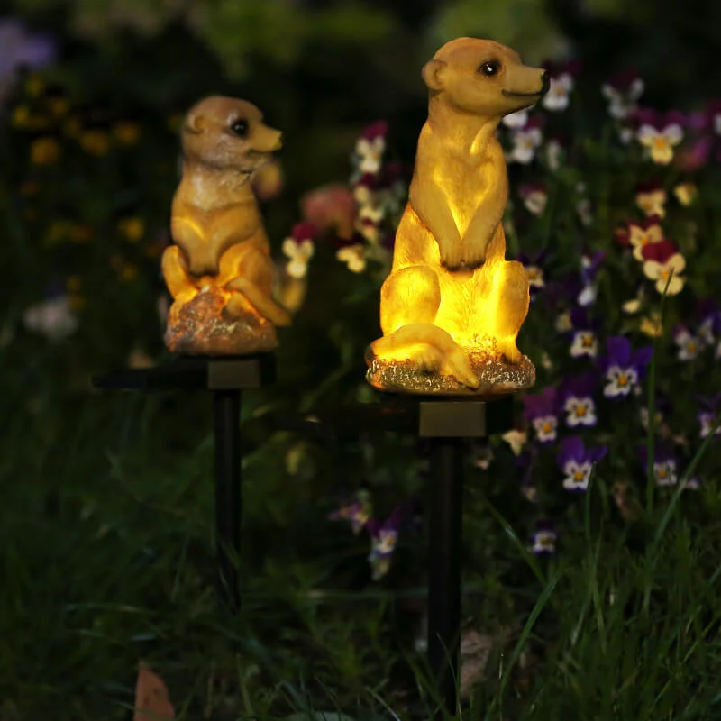 GlowGuard – Meerkat-formet havelys med blød gylden glød