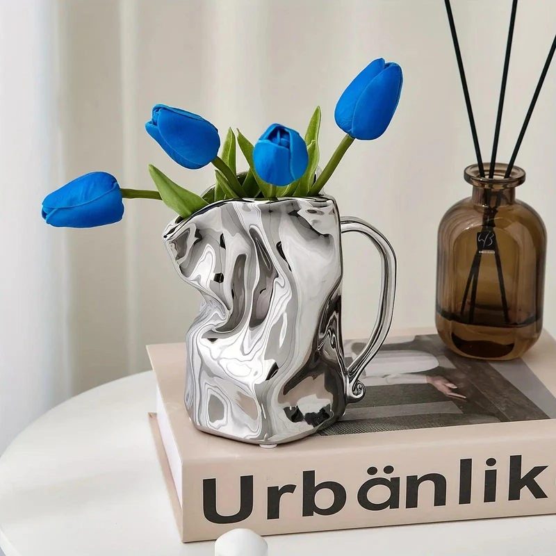 AuraVase - Moderne vase med slankt minimalistisk design for moderne elegance