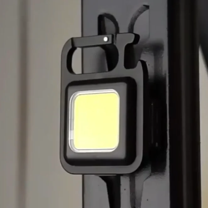 BrightKey - Bærbar LED Lommelygte Nøglering Med Genopladeligt Batteri