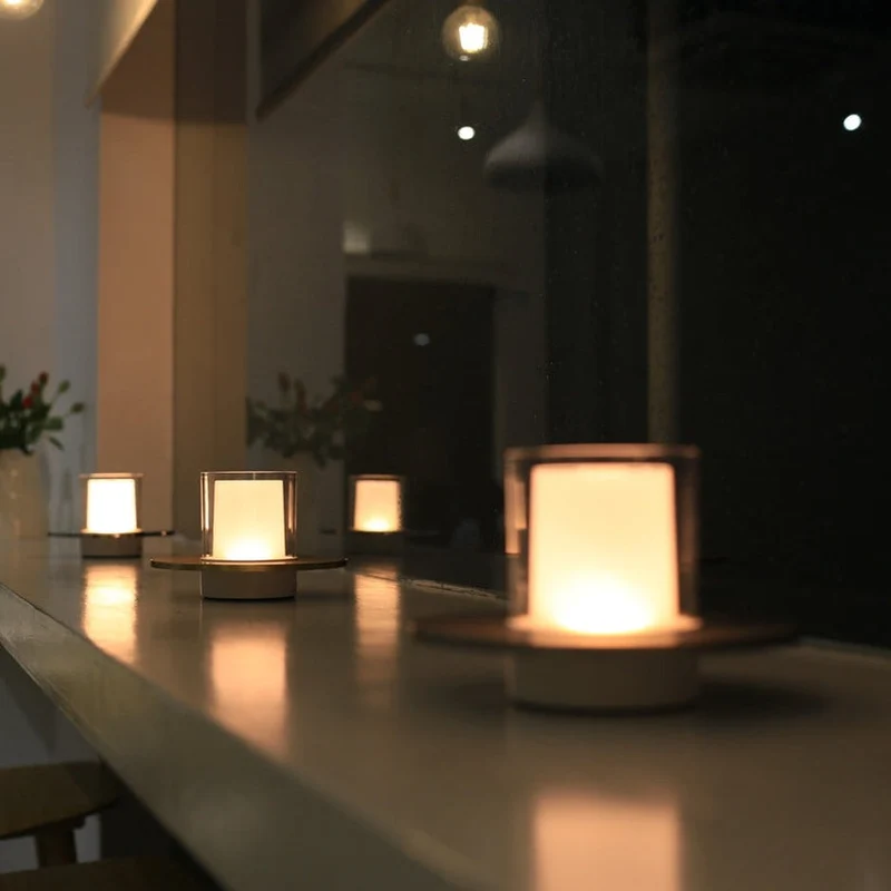 CandleGlow - Trådløs Stearinlyslampe Med justerbar Lysstyrke og Stilfuldt Design