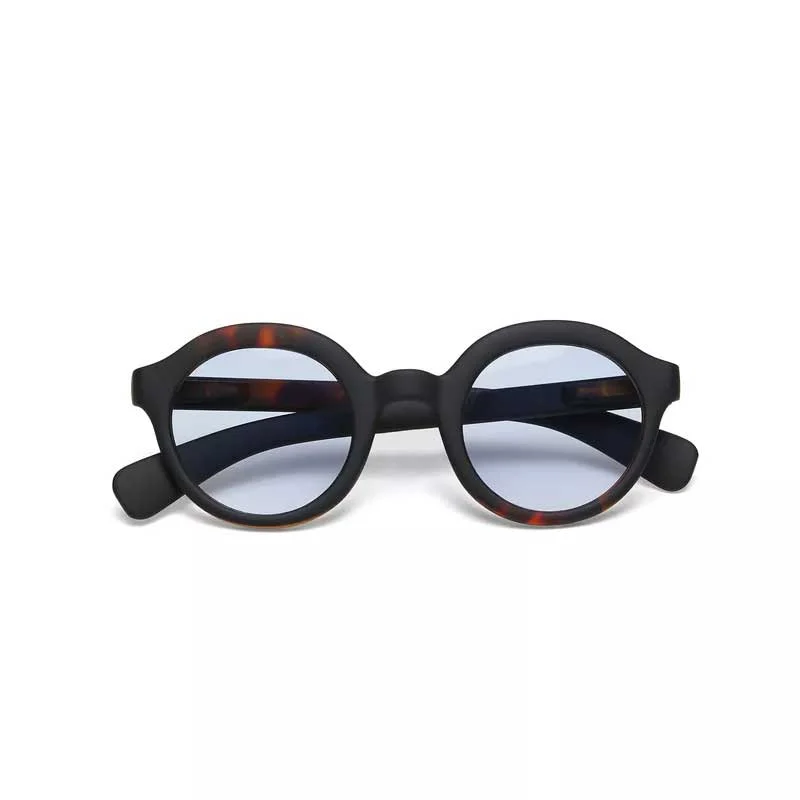 OCCHIALE DA SOLE MODELLO LAURO ROUND COLORE NERO LENTI BLU GRADIENTE OKKIA