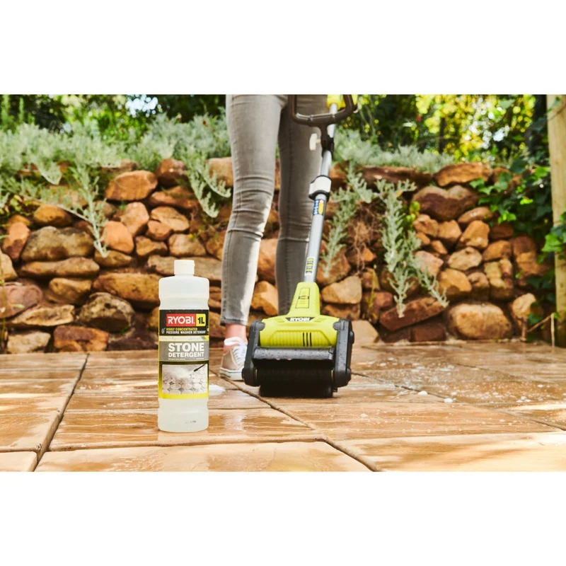 DETERGENTE PER PAVIMENTAZIONE IN PIETRA